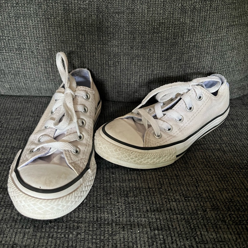 Girls size 12 light purple converse - Picture 2 of 3